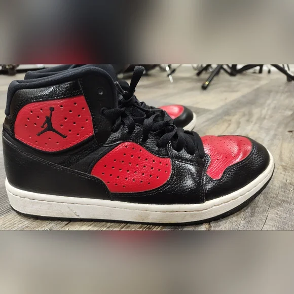 Nike Air Jordan Access Jumpman Black Red Sneakers Size 11.5 M AR3762-006 - Picture 4 of 8